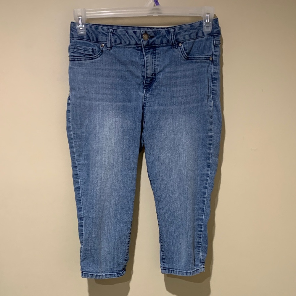 d. Jeans capris length